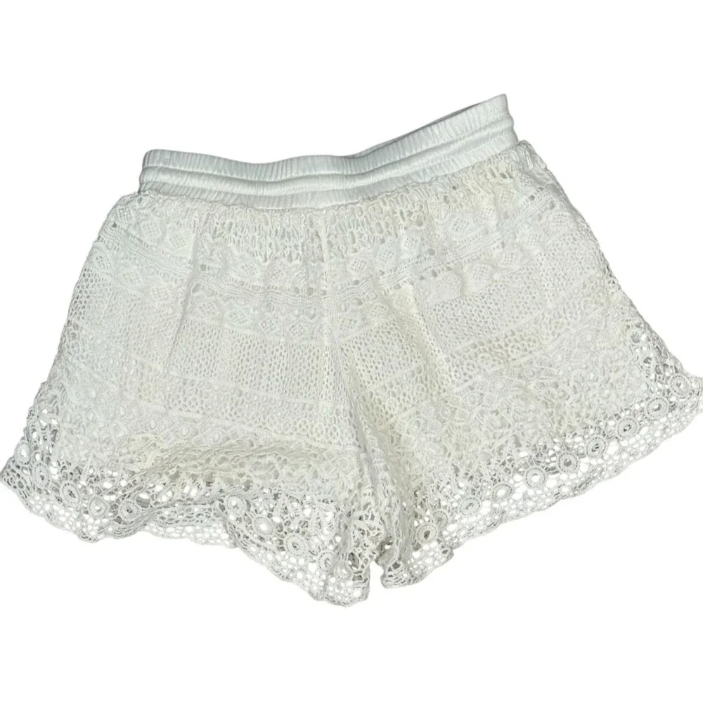 N/A white crochet